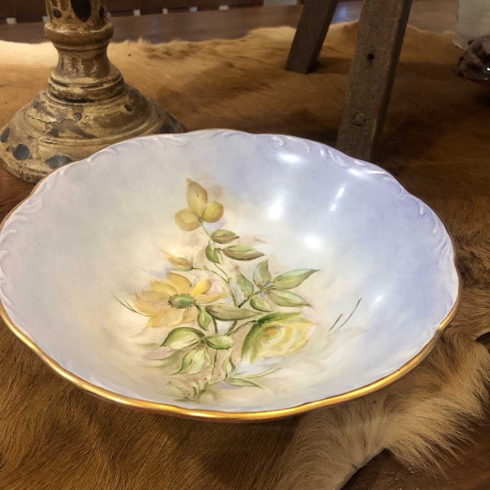 Sterling Colonial English Ironstone J & G Meakin England bowl with gold trim.